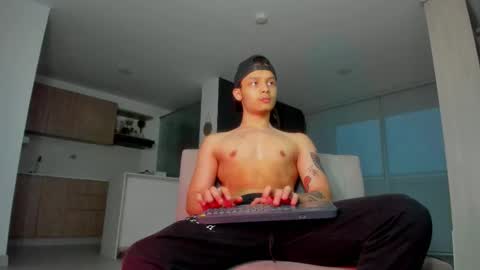 zeus online show from October 14, 2025, 10:54 pm