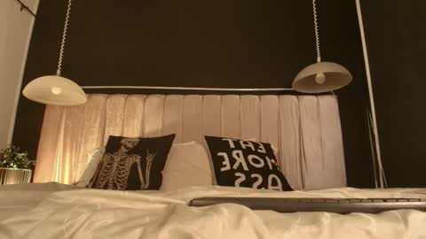 zhally_dee online show from October 24, 2025, 7:43 pm