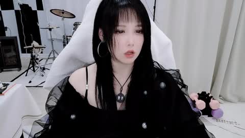 zhen online show from April 3, 2026, 6:28 pm