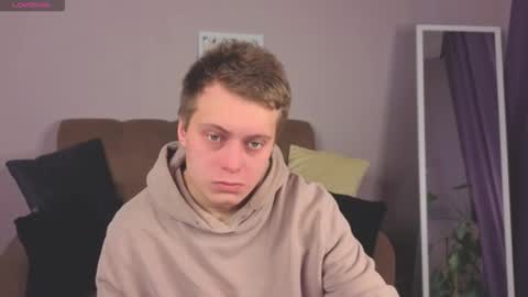 zherealkrugi online show from December 14, 2025, 9:36 am