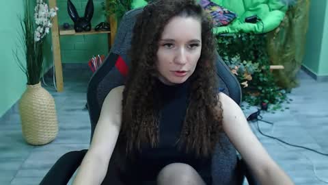 zianichols online show from February 20, 2025, 9:44 am