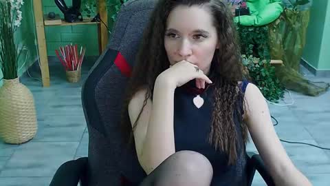 zianichols online show from March 3, 2025, 10:42 pm