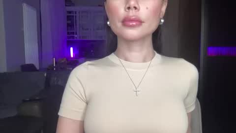 Nensi online show from November 29, 2025, 6:22 pm