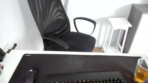 ziemlichflutschig online show from January 6, 2025, 11:18 am