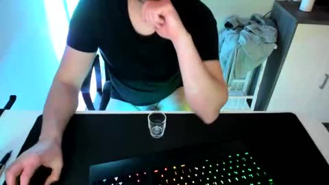 ziemlichflutschig online show from March 5, 2025, 5:39 pm