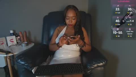 Snapshot of zoe__kravits__ chatting on September 29, 2025, 1:27 pm   online show from September 29, 2025, 1:27 pm