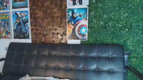 Snapshot of zoe__kravits__ chatting on October 1, 2025, 1:17 pm   online show from October 1, 2025, 1:17 pm