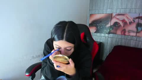 Z O E online show from April 17, 2026, 9:18 pm