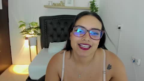 Zoe  online show from January 6, 2025, 3:40 pm