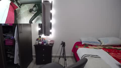 zoe hotxxx online show from September 22, 2025, 12:23 am