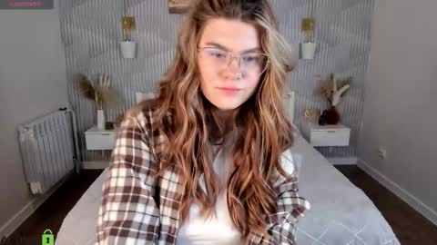 Snapshot of zoe_j0y chatting on February 16, 2026, 6:31 am Zoe online show from February 16, 2026, 6:31 am