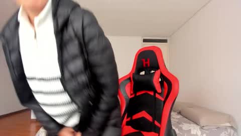 ZOE online show from December 18, 2025, 7:53 pm