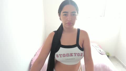 zoe_jones7 online show from January 8, 2025, 6:20 pm