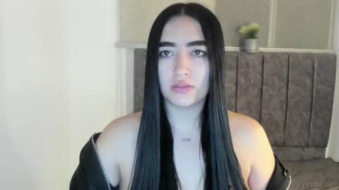 zoe_jones7 online show from November 10, 2025, 2:21 am