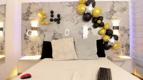 Zoe online show from April 16, 2026, 11:55 am