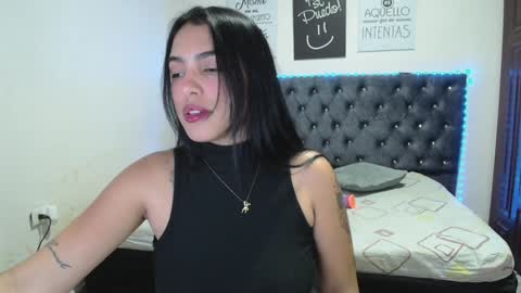 Snapshot of zoe_medina chatting on January 3, 2025, 5:06 am   online show from January 3, 2025, 5:06 am