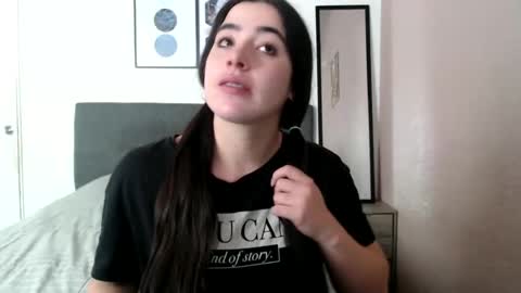 Snapshot of zoe_mill33r chatting on March 12, 2025, 5:49 pm Zoe online show from March 12, 2025, 5:49 pm