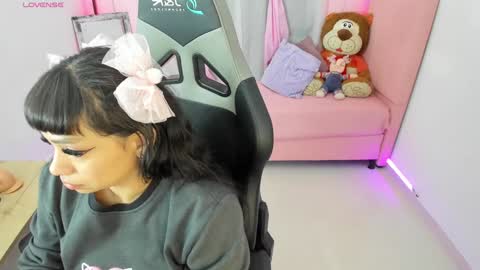 zoe_sullivan_ online show from January 24, 2025, 9:49 am