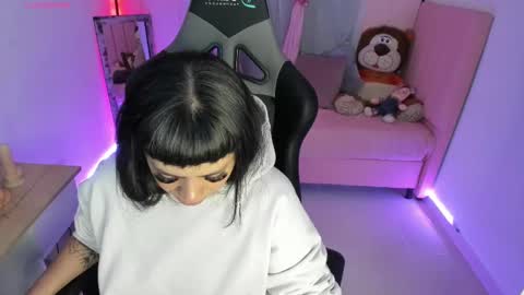 zoe_sullivan_ online show from February 23, 2025, 9:22 am