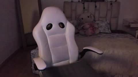 Zoe online show from November 16, 2025, 2:33 pm