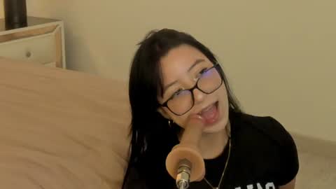 Zoe online show from June 9, 2026, 8:42 pm