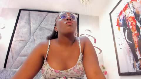 Snapshot of zoebrowns chatting on June 5, 2026, 12:00 pm Zoe online show from June 5, 2026, 12:00 pm