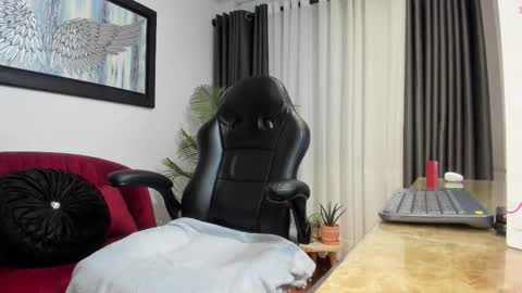 Zoe online show from March 17, 2026, 7:50 pm