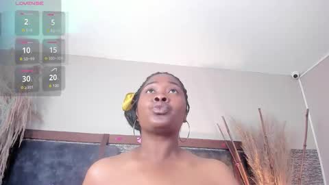 Snapshot of zoee_23 chatting on October 3, 2025, 10:45 am Zoe online show from October 3, 2025, 10:45 am