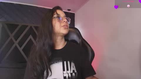 Zoe 3 online show from March 24, 2026, 5:29 pm