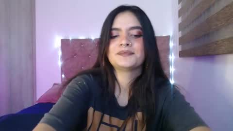 Snapshot of zoee_t chatting on February 4, 2026, 4:40 am Zoee online show from February 4, 2026, 4:40 am