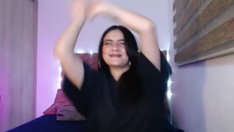 Snapshot of zoee_t chatting on February 5, 2026, 3:00 am Zoee online show from February 5, 2026, 3:00 am