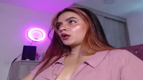 Snapshot of zoee_t chatting on June 5, 2026, 1:12 am Zoee online show from June 5, 2026, 1:12 am