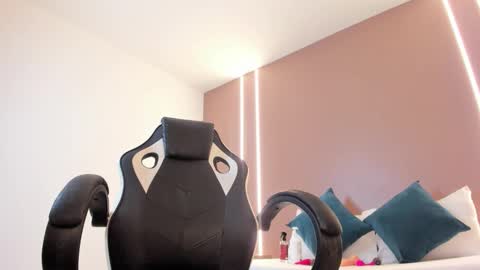 zoee_zi online show from March 14, 2026, 8:36 pm