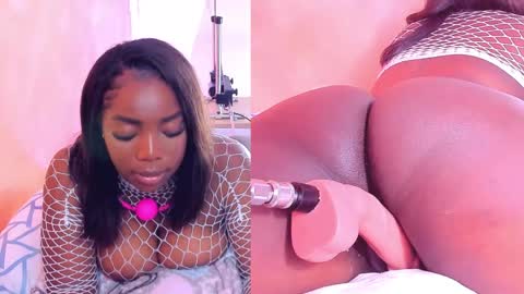Snapshot of zoeethompson_cm chatting on April 25, 2026, 1:52 pm online show from April 25, 2026, 1:52 pm