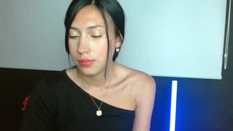 Laura  online show from December 14, 2024, 6:35 am