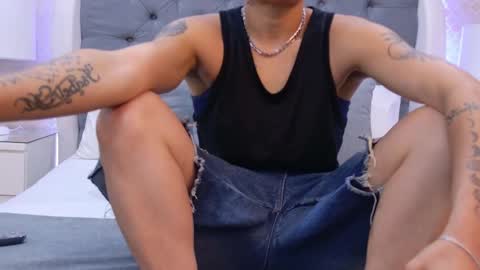 Zoe Krug online show from November 26, 2025, 11:55 am