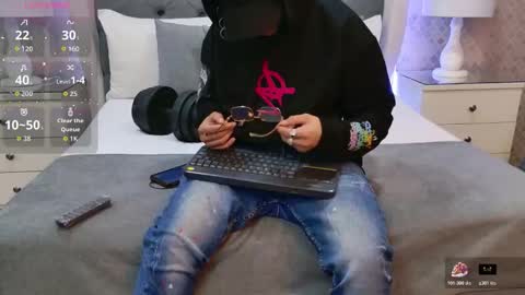 Zoe Krug online show from December 22, 2025, 7:22 pm