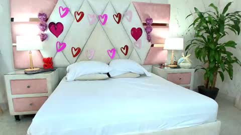 zoelucas online show from September 22, 2025, 7:05 pm