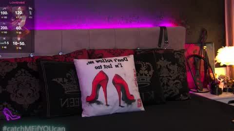 Snapshot of zoemesmerizee chatting on February 16, 2026, 9:49 am ZoeMesmerize online show from February 16, 2026, 9:49 am