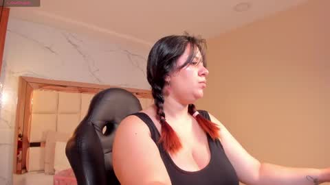 Snapshot of zoes_mile chatting on April 28, 2026, 11:37 am Zoes online show from April 28, 2026, 11:37 am
