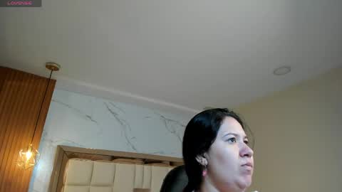Snapshot of zoes_mile chatting on May 5, 2026, 11:40 am Zoes online show from May 5, 2026, 11:40 am