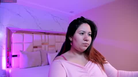 Snapshot of zoes_mile chatting on May 7, 2026, 11:48 am Zoes online show from May 7, 2026, 11:48 am
