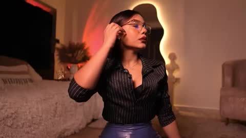 zoevidal_ online show from November 20, 2025, 12:05 pm