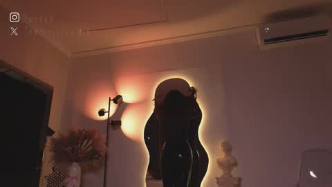 zoevidal_ online show from March 29, 2026, 12:05 pm