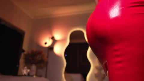 zoevidal_ online show from April 6, 2026, 12:06 pm