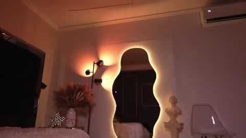 zoevidal_ online show from June 9, 2026, 11:55 am