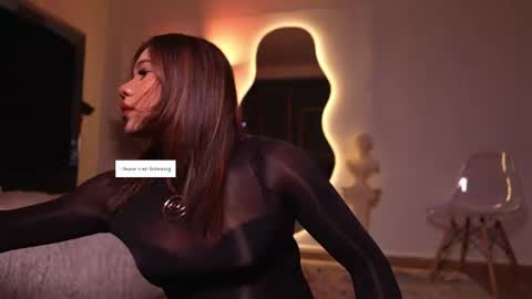 zoevidal_ online show from June 10, 2026, 12:04 pm