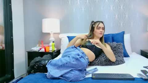 ZoeWilliis online show from February 6, 2026, 2:42 pm