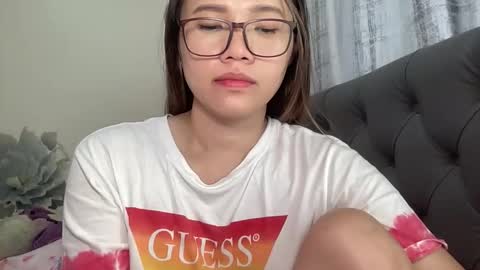 zoey_foryou online show from December 4, 2025, 1:59 am