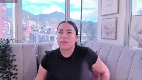 zoey thommpson online show from October 7, 2025, 7:55 pm